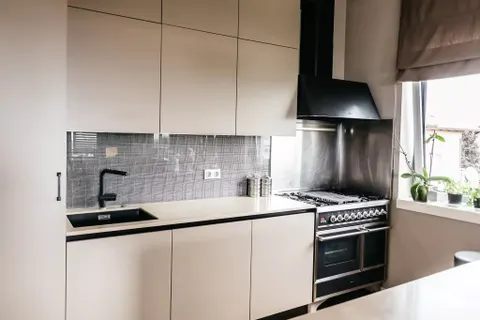 Zagreb, Maksimir – Četverosobni namješteni penthouse s predivnim pogledom na prirodu