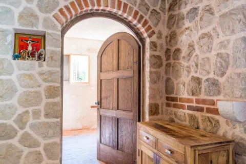 Dubrovnik, Zaton - Kamena kuća sa teniskim terenom i maslinikom