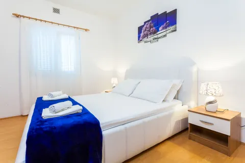 Otok Korčula – Šarmantna vila u uvali s bazenom 460 m2