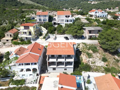 Vis, kuća u izgradnji s otvorenim pogledom na more