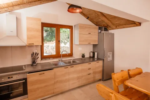 Imotski, Proložac - Moderno uređena vila 277 m2 na parceli 1360 m2 u mirnom okruženju