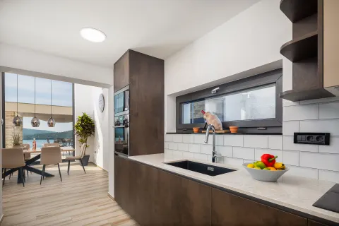 Šibenik, Žaborić - Moderna novoizgrađena vila s bazenom 380 m2