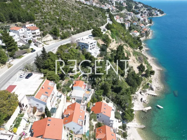 Omiš, Stanići - građevinsko zemljište 1214 m2 s projektom