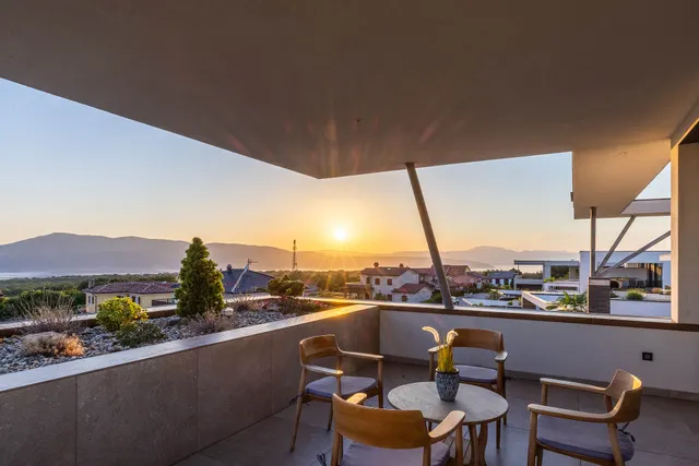 Krk, Linardići - Luksuzna vila s pogledom na more, infinity bazenom i saunom 350m2