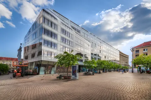 Zagreb, Ban Centar – Trosoban stan 131 m2 najam