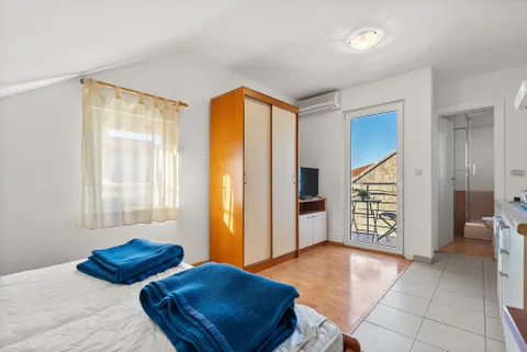 Makarska, Centar - Apartmanska kuća u blizini centra bruto površine 186 m2