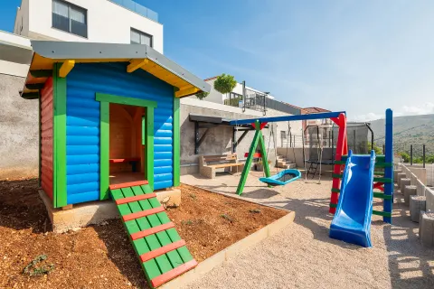 Šibenik, Žaborić - Moderna novoizgrađena vila s bazenom 380 m2