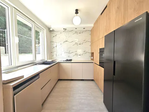 Zagreb, Pantovčak - Luksuzan četverosoban stan s terasom 166 m2 + garaža , prvi najam
