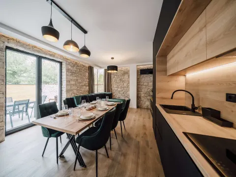 Zadar, Privlaka – Novoizgrađena kameno-moderna vila