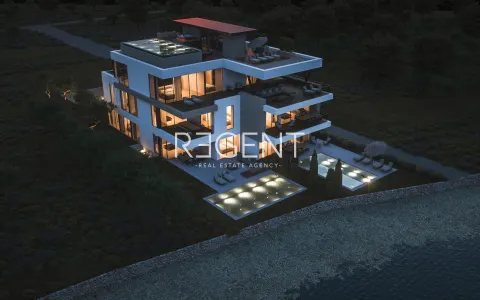 Sukošan – Luksuzno moderni penthouse s krovnom terasom i bazenom 193 m2