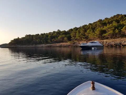 Vis - poljoprivredno zemljište 9.000 m2