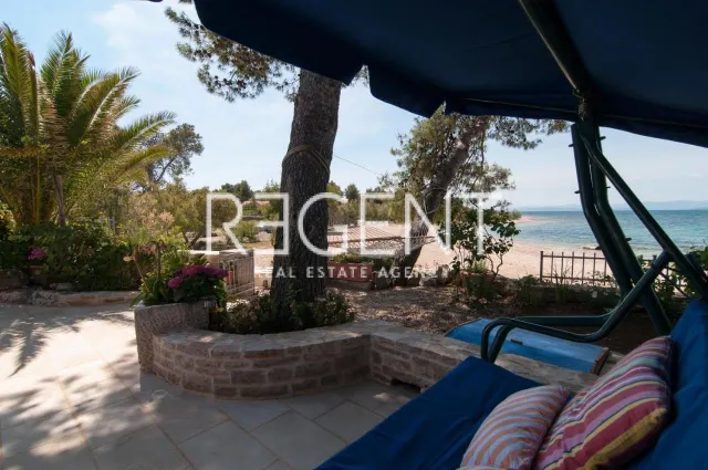 Brač, Mirca - Vila s bazenom uz more 330m2