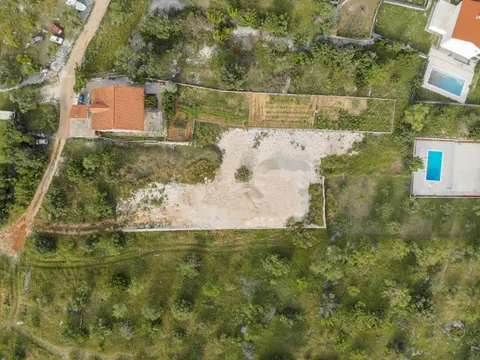 Trogir, Vinišće - Građevinsko zemljište uz more 1800 m2