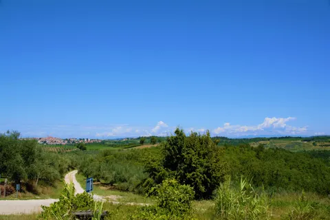 Istra, Buje - Građevinsko zemljište 880 m2