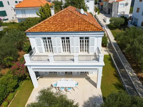 Zadar - Luksuzna vila prvi red uz more 210 m2