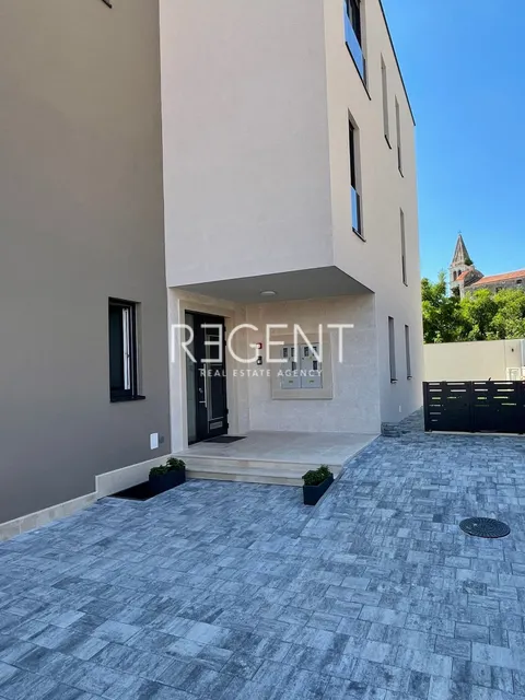 Istra, Tar - Ekskluzivan penthouse s krovnom terasom u novogradnji 130 m2