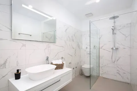 Otok Brač, Milna – Novoizgrađena luksuzna vila od 370m2 s velikim hidromasažnim bazenom