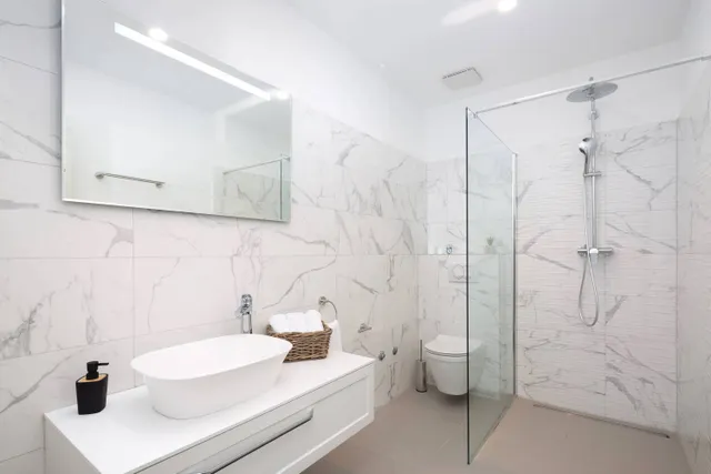 Otok Brač, Milna – Novoizgrađena luksuzna vila od 370m2 s velikim hidromasažnim bazenom
