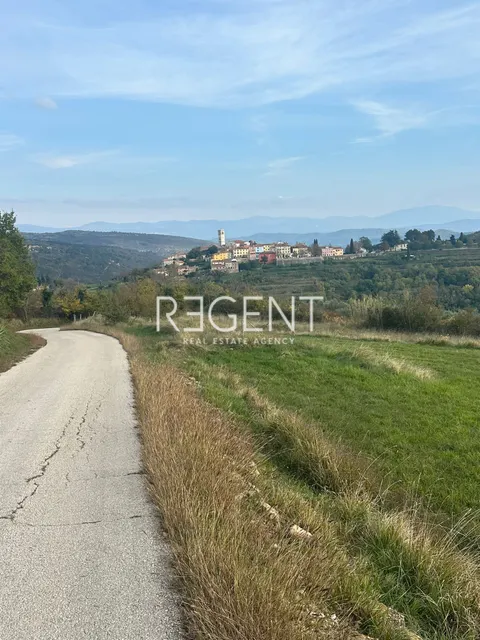 Istra, Oprtalj – Građevinsko zemljišto s projektom, NOVA CIJENA!