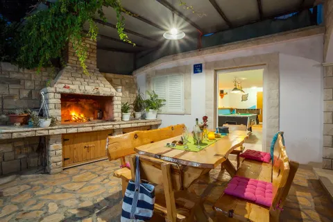 Otok Korčula – Šarmantna vila u uvali s bazenom 460 m2