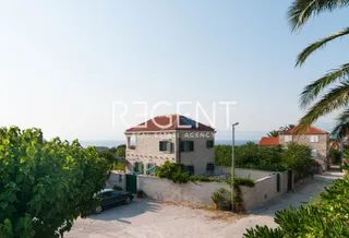 Brač, Mirca- kamena vila s pogledom na more, 300m2