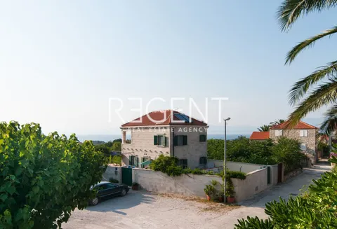 Brač, Mirca- kamena vila s pogledom na more, 300m2