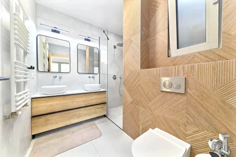 Zagreb, Medveščak – Luksuzno potpuno adaptirana kuća u nizu 240 m2
