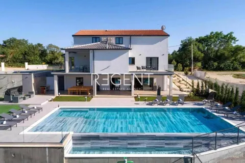Istra, Tinjan – Elegantna vila s bazenom