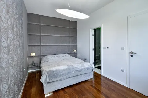 Zadar, Sukošan – Ekskluzivna dvoetažna vila s bazenom, 170 m²