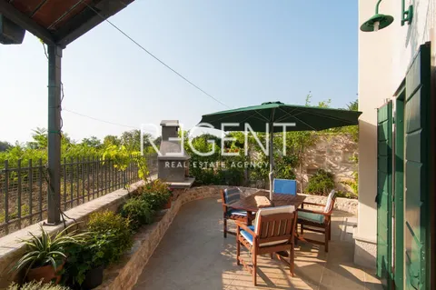 Brač, Mirca- kamena vila s pogledom na more, 300m2