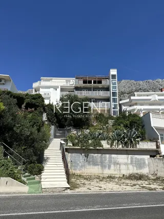 Omiš, Lokva Rogoznica - Stan prvi red uz more 46,20 m2