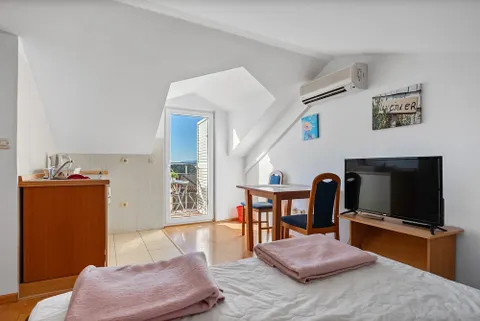 Makarska, Centar - Apartmanska kuća u blizini centra bruto površine 186 m2