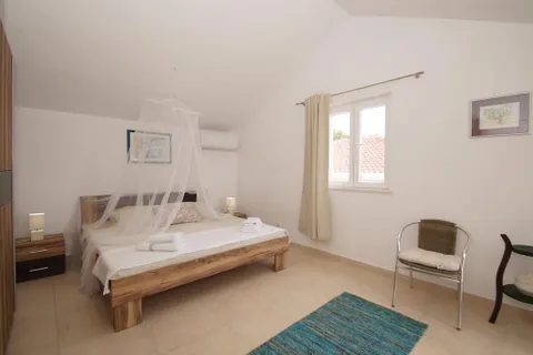 Otok Korčula - Prekrasna zapanjujuća vila uz more 312 m2