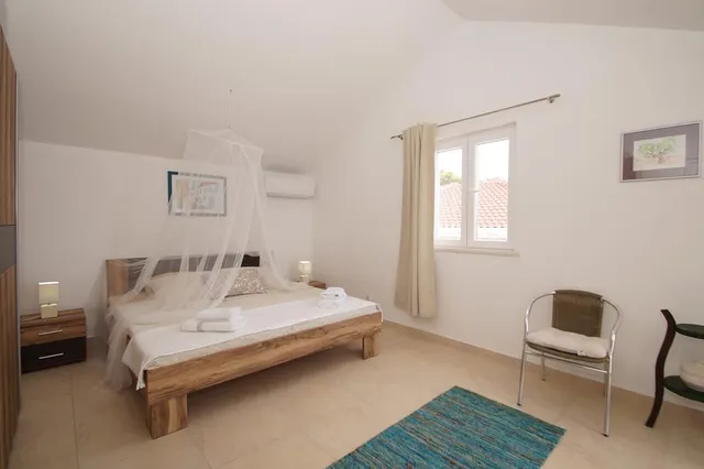 Otok Korčula - Prekrasna zapanjujuća vila uz more 312 m2