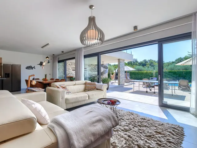 Istra, Novigrad - Atraktivna vila s bazenom 250 m2