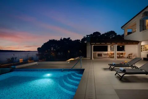 Šibenik - Prekrasna luksuzna vila uz more 1000 m2