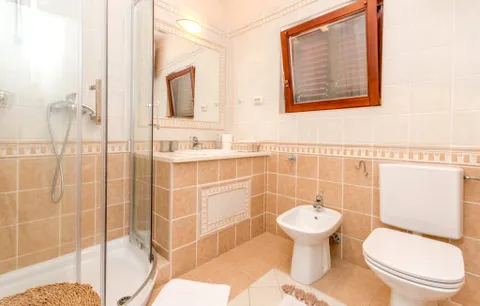 Otok Ugljan – Prekrasne kamene kuće prvi red do mora