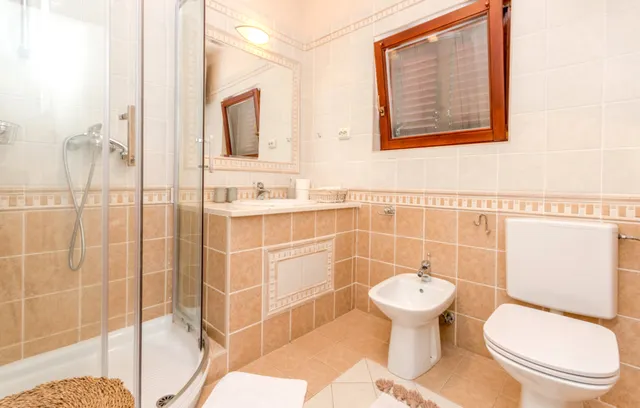 Otok Ugljan – Prekrasne kamene kuće prvi red do mora