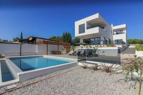 Istra, Medulin - Prekrasna villa s wellnessom NKP 190 m2 nadomak mora