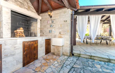Otok Ugljan – Prekrasne kamene kuće prvi red do mora