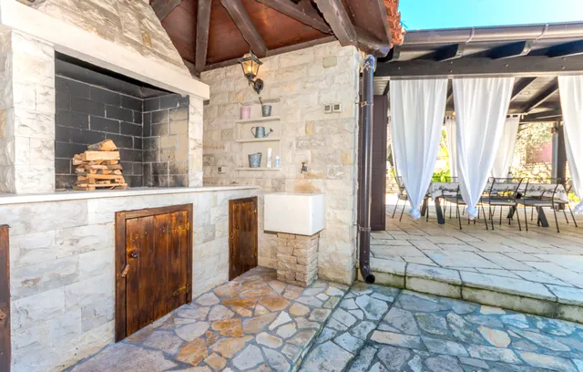 Otok Ugljan – Prekrasne kamene kuće prvi red do mora