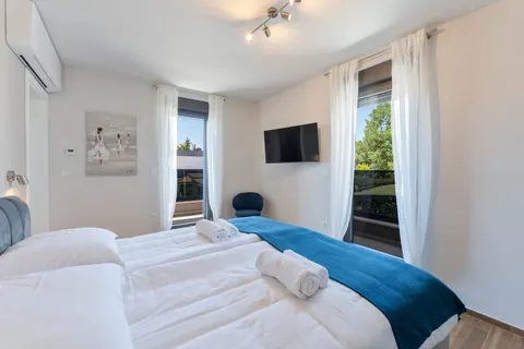 Istra, Pula - Luksuzna vila 250 m2 s pogledom na Brijune