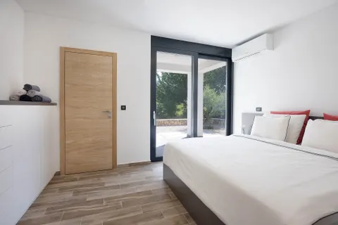 Krk, Linardići - Moderna luksuzna vila s infinity bazenom i pogledom na more 200m2