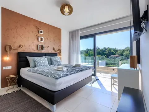Istra, Novigrad - Atraktivna vila s bazenom 250 m2