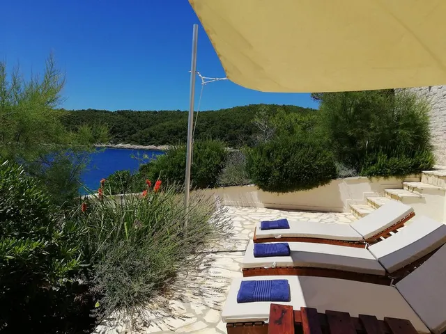 Otok Korčula - Prekrasna zapanjujuća vila uz more 312 m2