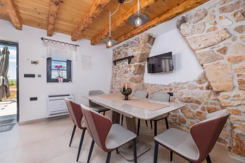 Krk - Luksuzna vila za najam 135 m2
