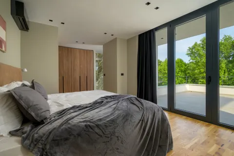 Istra, Grožnjan - Luksuzna dizajnerska vila 682 m2 novogradnja