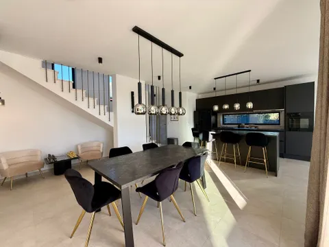 Split, Kaštela - Luksuzna Vila 188 m2 s pogledom na more