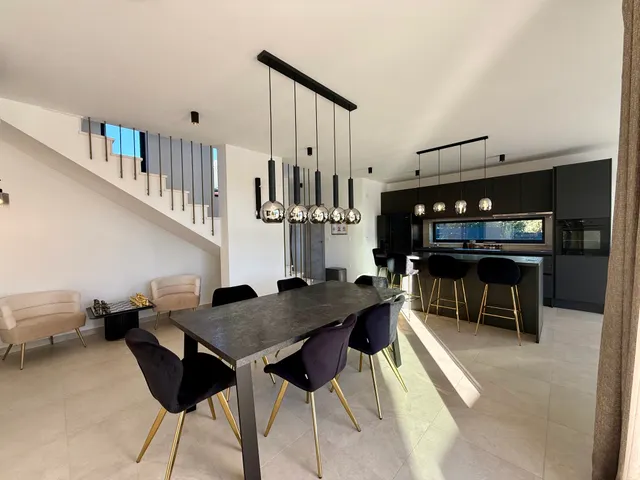 Split, Kaštela - Luksuzna Vila 188 m2 s pogledom na more