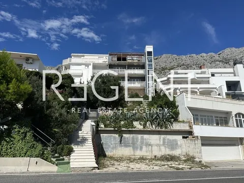Omiš, Lokva Rogoznica - Stanovi prvi red uz more